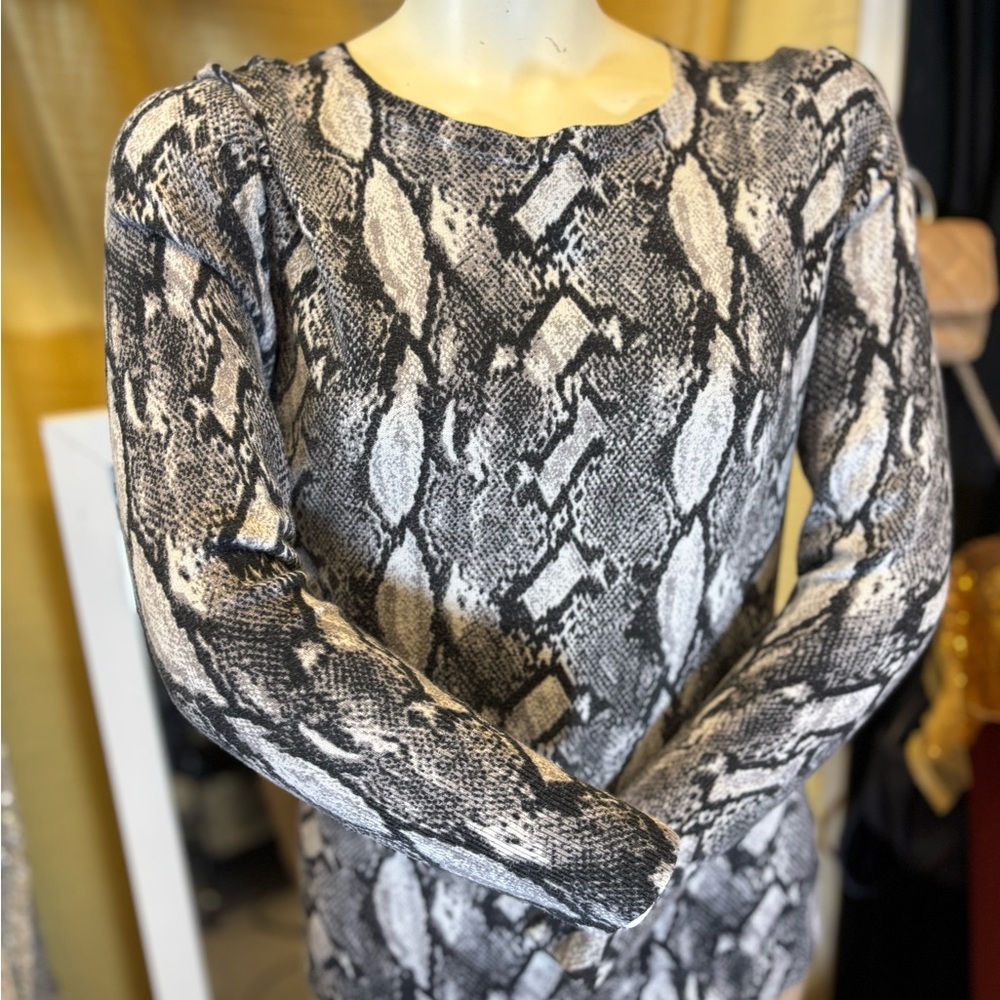 Worthington Black and‎ Gray Snake Print Sweater